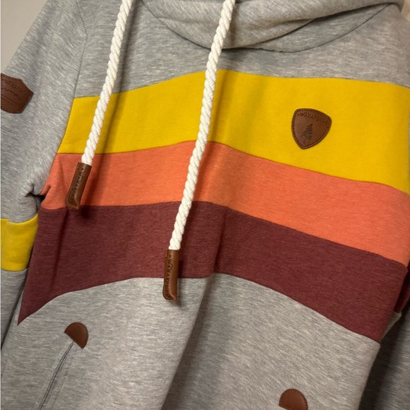 Wanakome Abigail Women's Hooded Sweatshirt - Picture 4 of 8